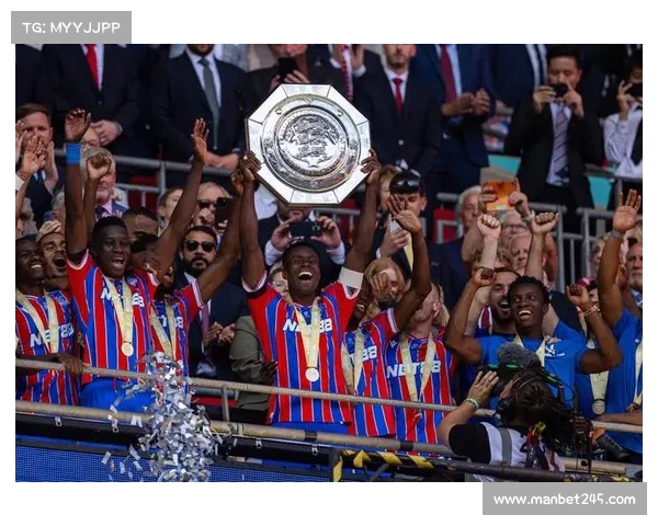 英超社区盾新赛季揭幕战：传统豪门争锋 力争首冠荣耀