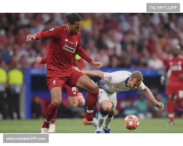 边卫战术革新与现代足球防守体系的深度解析与发展趋势